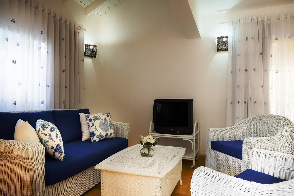 Condo Hotel Playa Las Ballenas ลาสแตร์เรนาส ภายนอก รูปภาพ